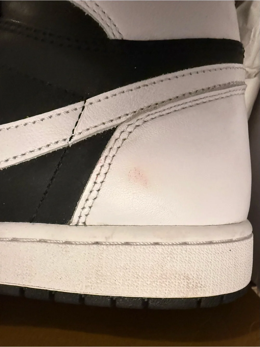 Jordan• 1 Retro High OG in Black, White